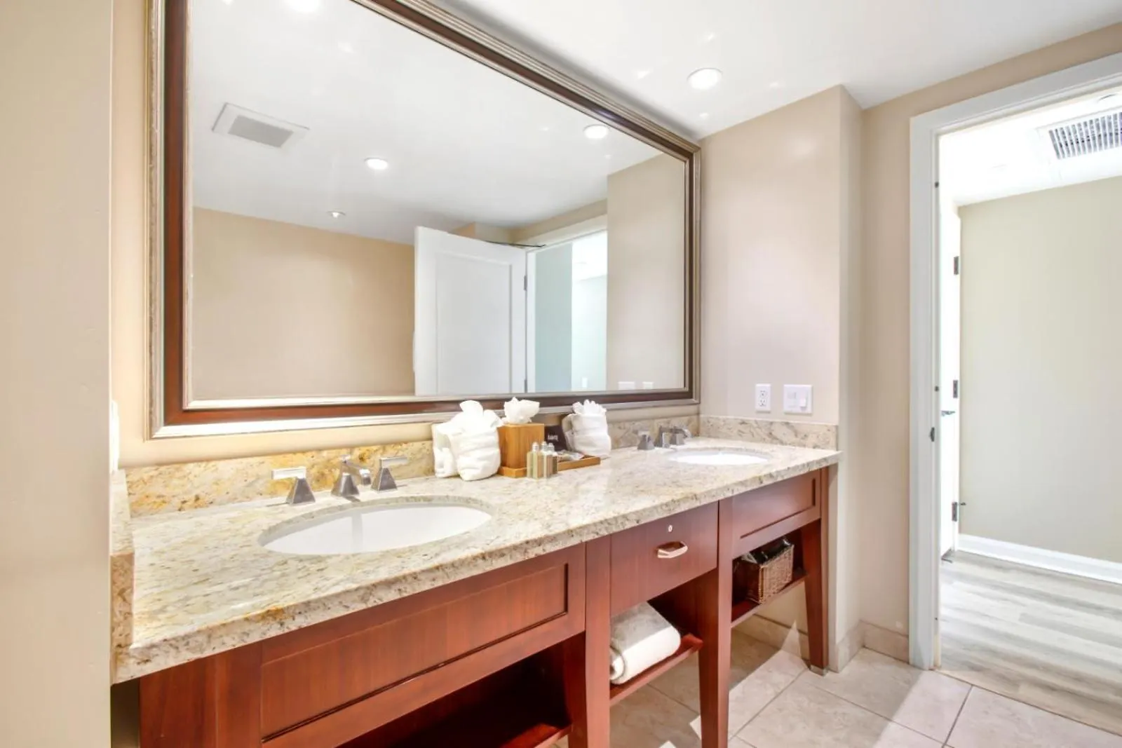 Kbm Resorts Free Car Honua Kai Konea Hkk-229 Corner Suite W Xl Lanai Ocean View Kaanapali United States